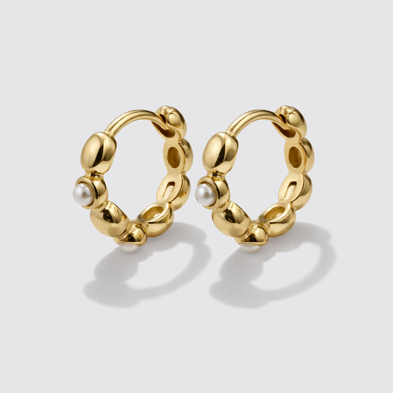 Boucles d'oreilles anneaux dorées en acier inoxydable avec perles
