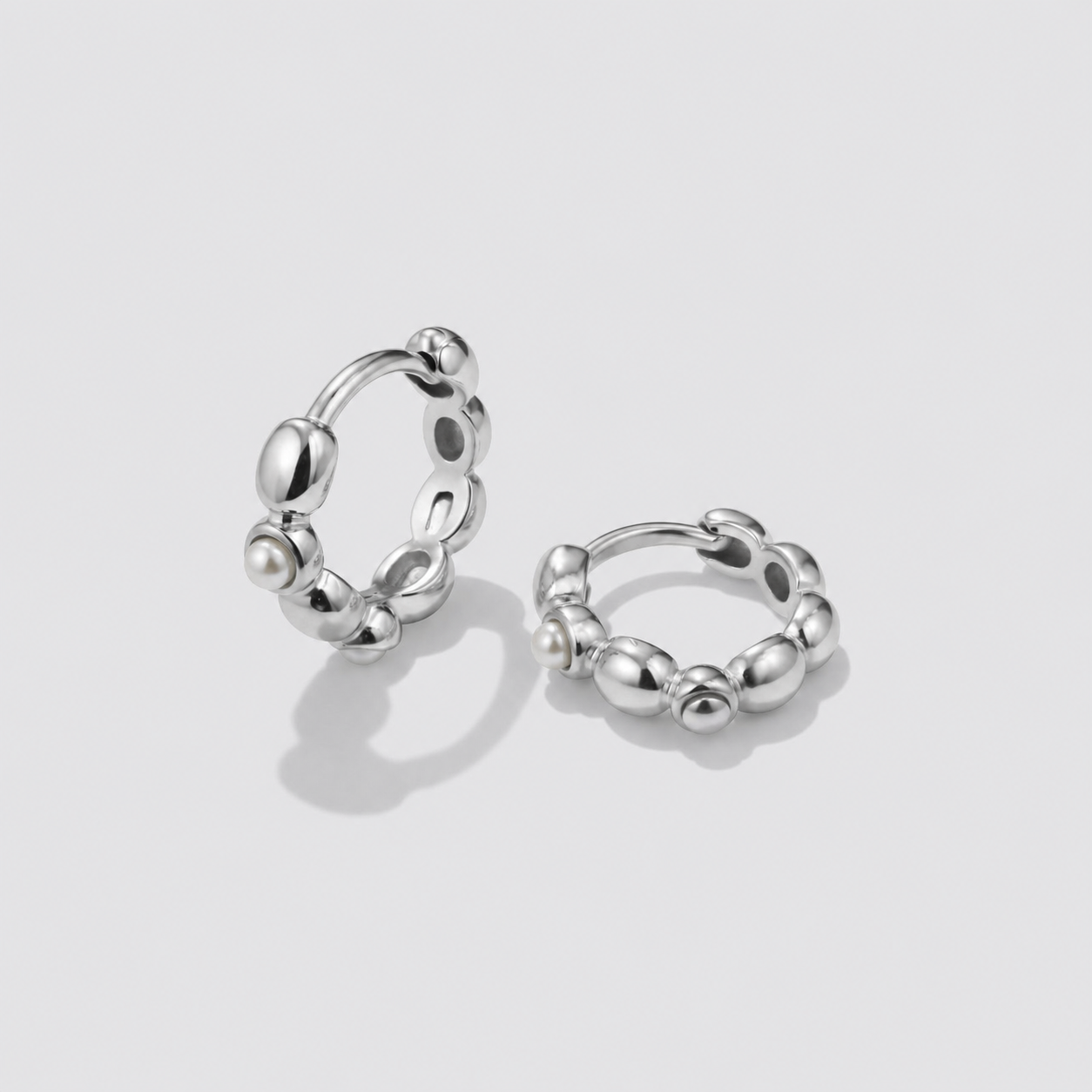 Boucles d'oreilles anneaux argentées en acier inoxydable avec perles