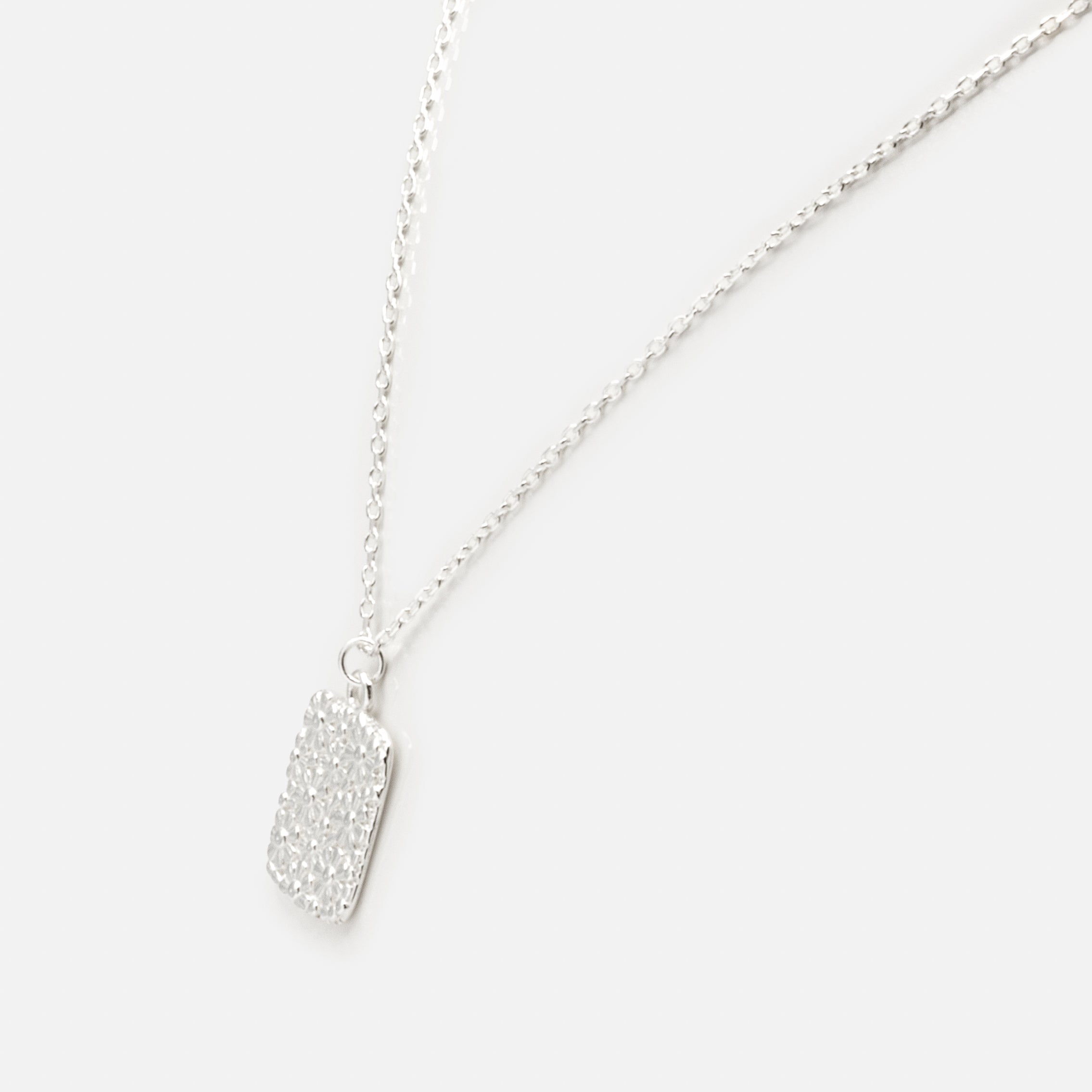 Collier avec breloque plaque fleurie en argent sterling