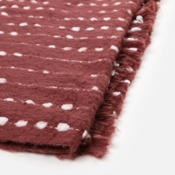 Load image into Gallery viewer, Cozy burgundy scarf with garlands