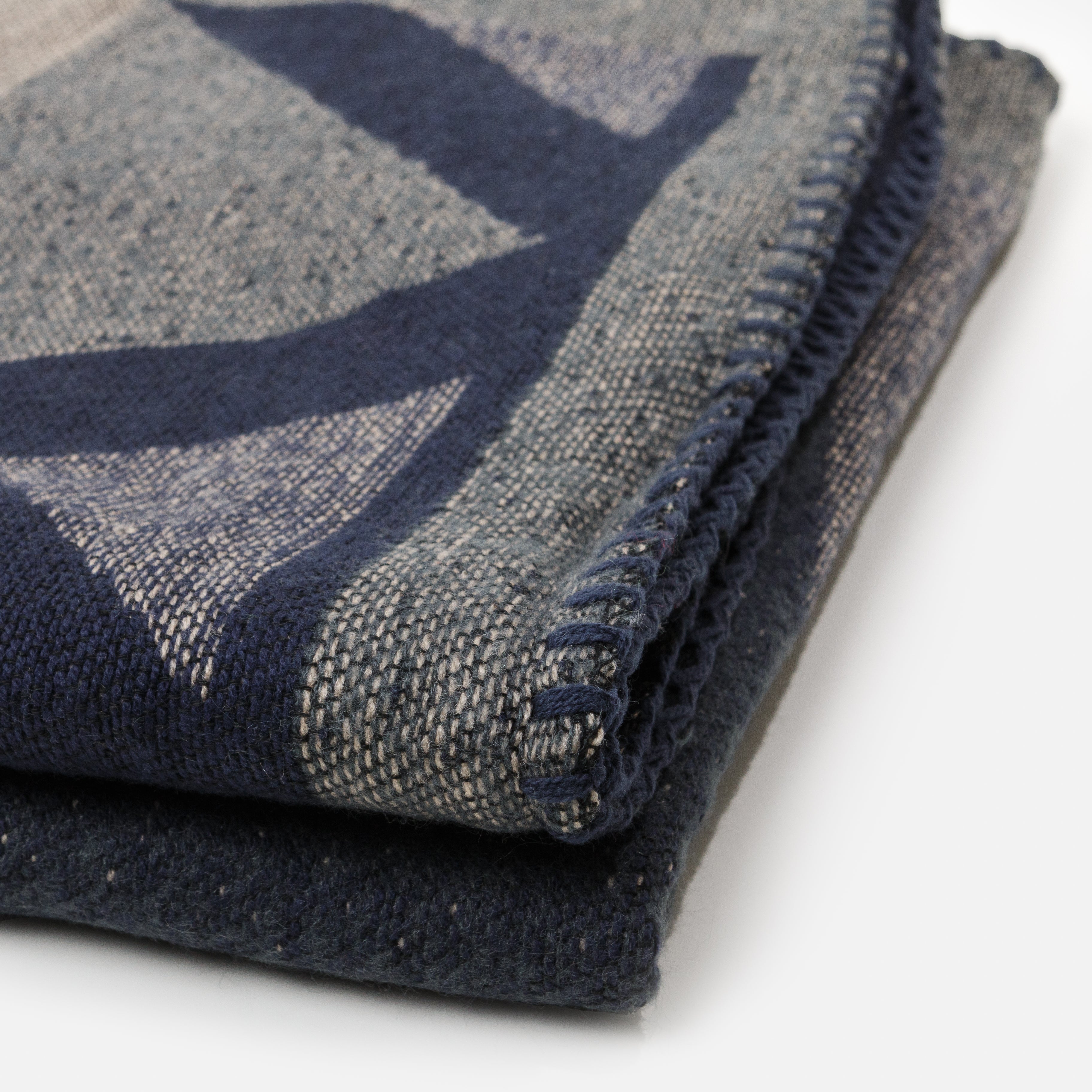 Poncho marine et vert foncé à motifs géométriques