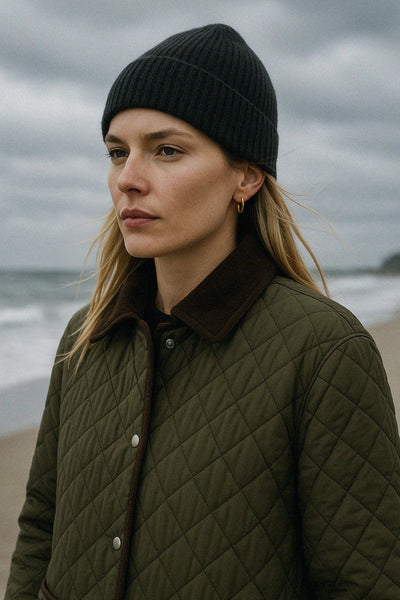 Charger l'image dans la galerie, Tuque noire en tricot à petites mailles