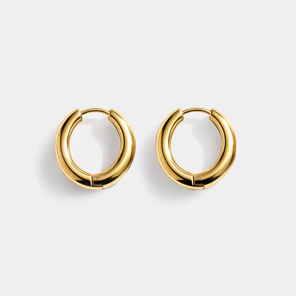 Bizou SS253E010GL – Gold huggie hoop earrings in stainless steel, chunky tube band with hinged click closure, front view