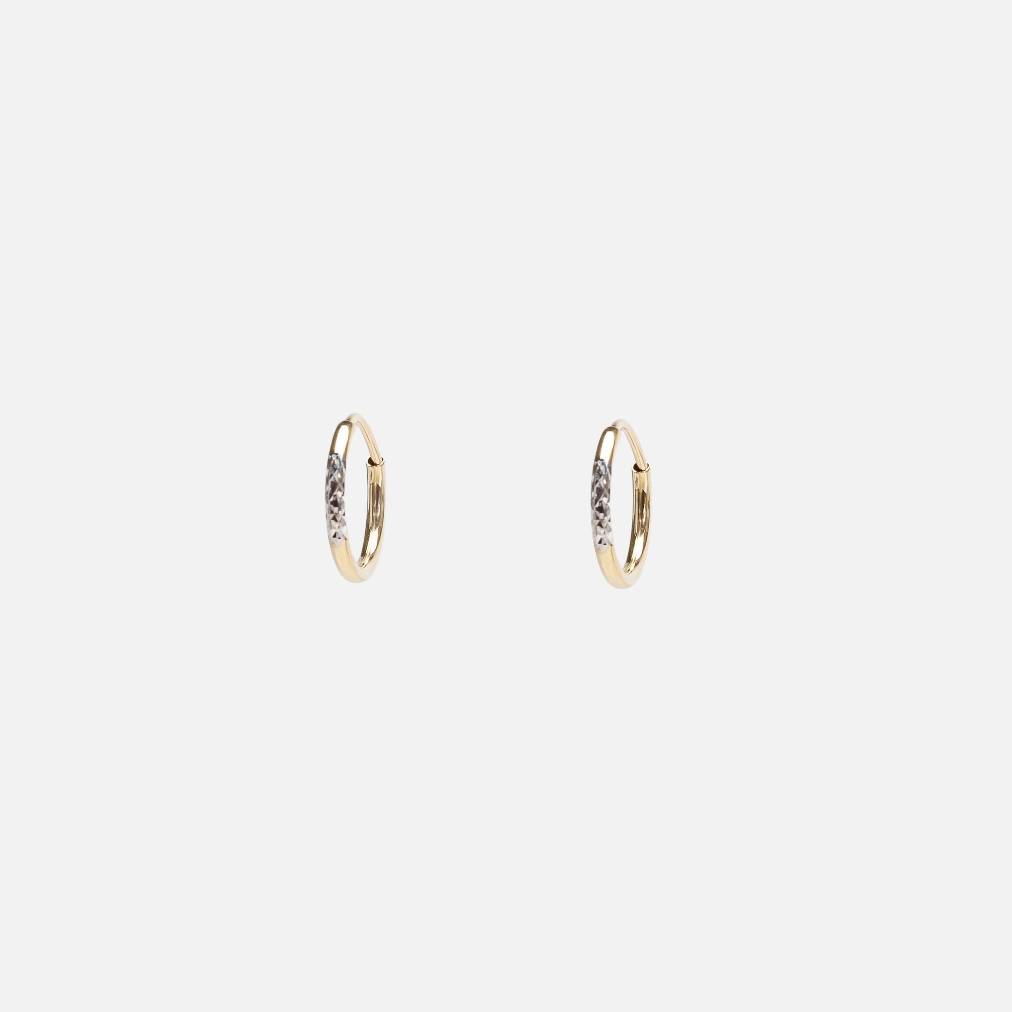 Boucles d’oreilles anneaux délicats en or 10 carats