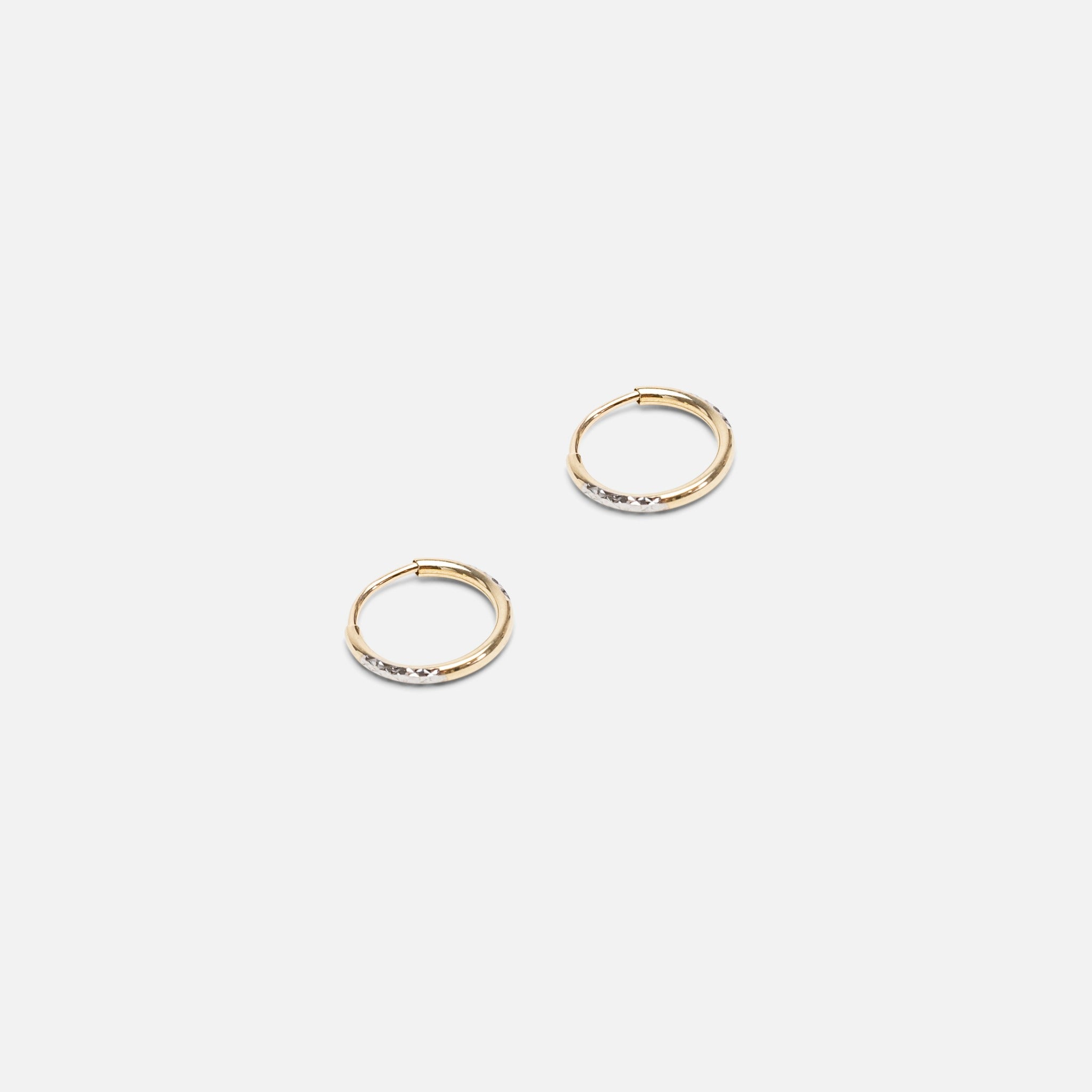 Boucles d’oreilles anneaux délicats en or 10 carats