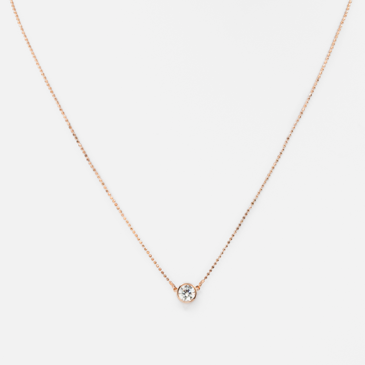 Chaîne rose dorée avec zircon central