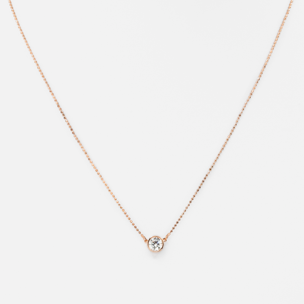 Chaîne rose dorée avec zircon central