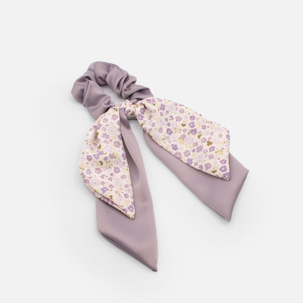 Load image into Gallery viewer, Lilac scrunchie with floral bow
