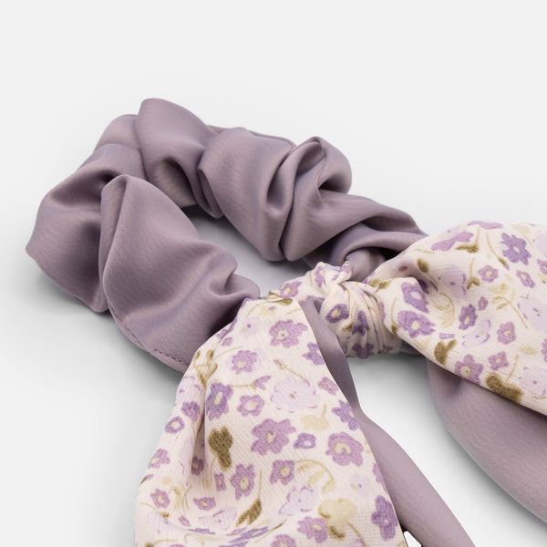 Load image into Gallery viewer, Lilac scrunchie with floral bow
