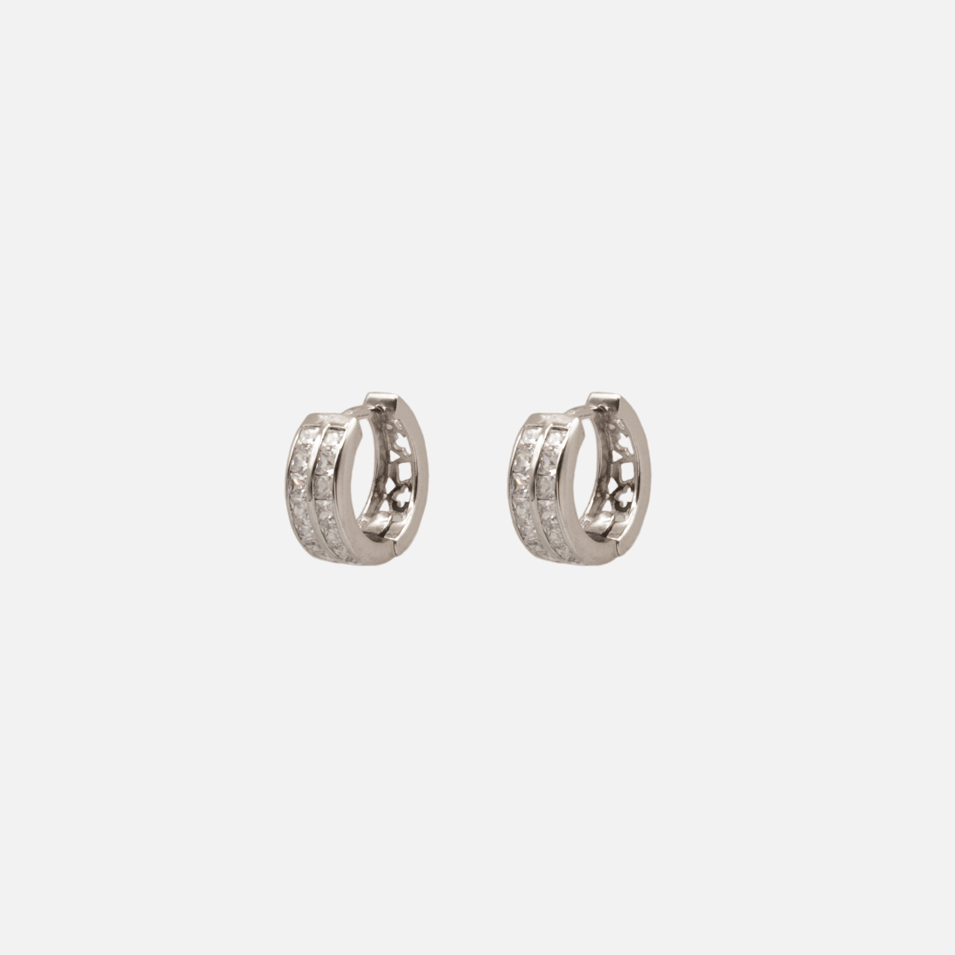 Boucles d'oreilles anneaux argent avec motifs et rangs de zircons cubiques en argent sterling