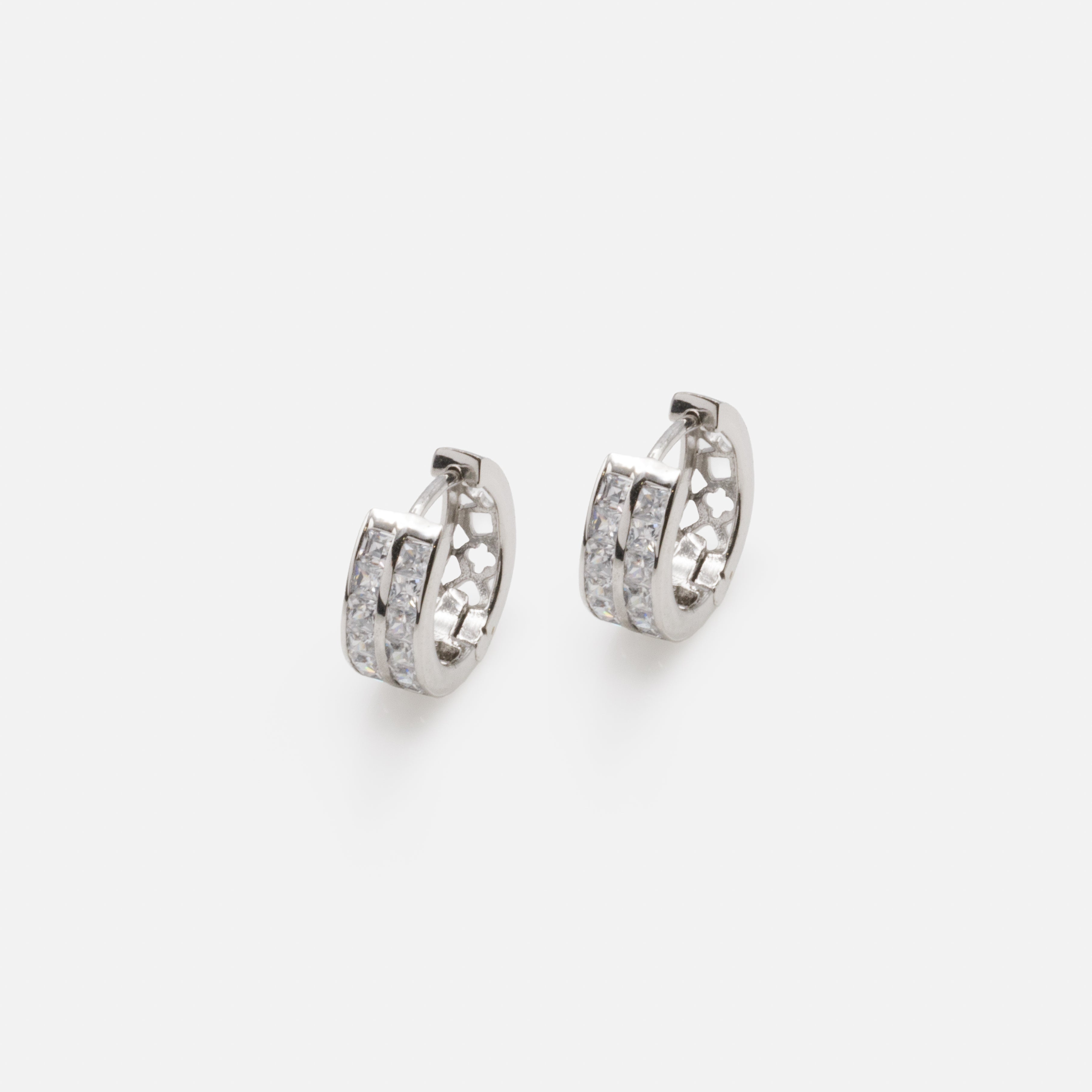 Boucles d'oreilles anneaux argent avec motifs et rangs de zircons cubiques en argent sterling