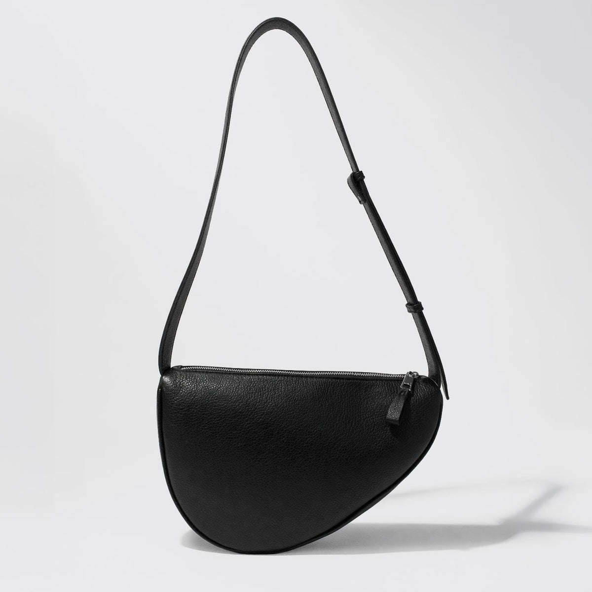 Sac à bandoulière asymétrique forme croissant noir