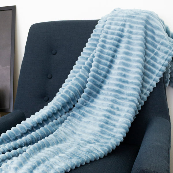 Load image into Gallery viewer, Small blue ribbed blanket
