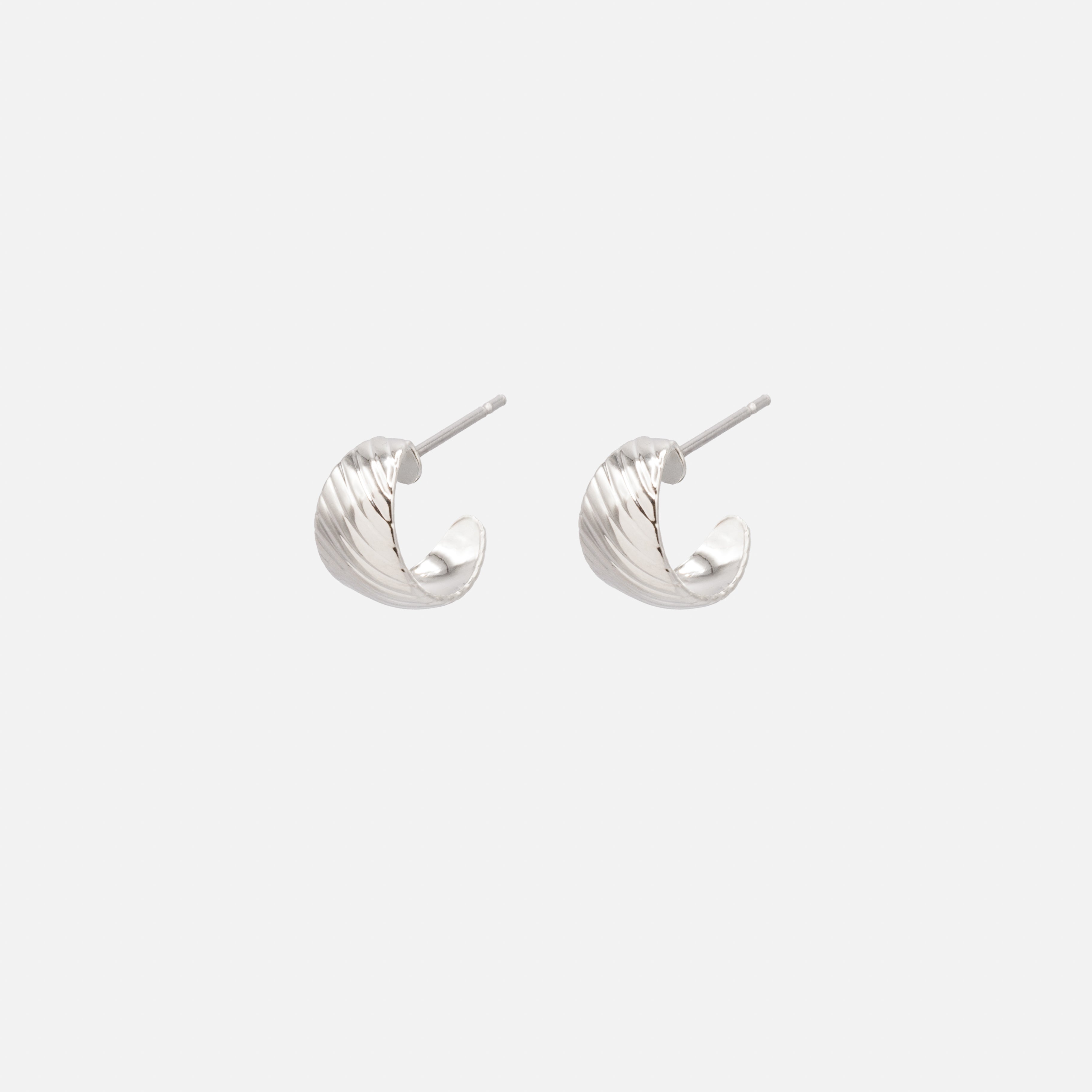 Boucles d'oreilles anneaux argentés ouverts avec rainures