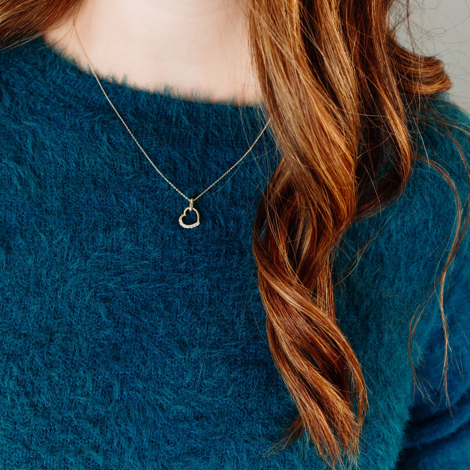Chaîne 18 pouces avec coeur et zircons cubiques en or 10 carats