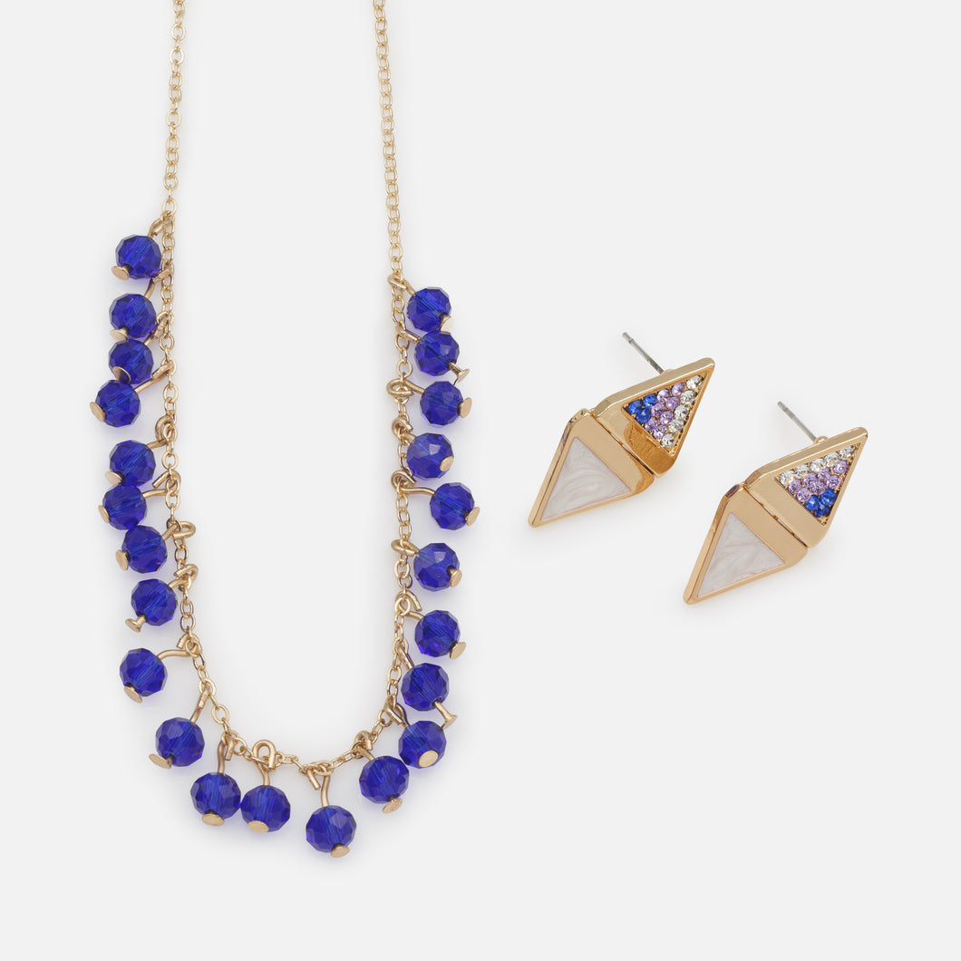 Ensemble collier à billes bleu royal et boucles d'oreilles dorées en triangles avec nacre et zircons cubiques