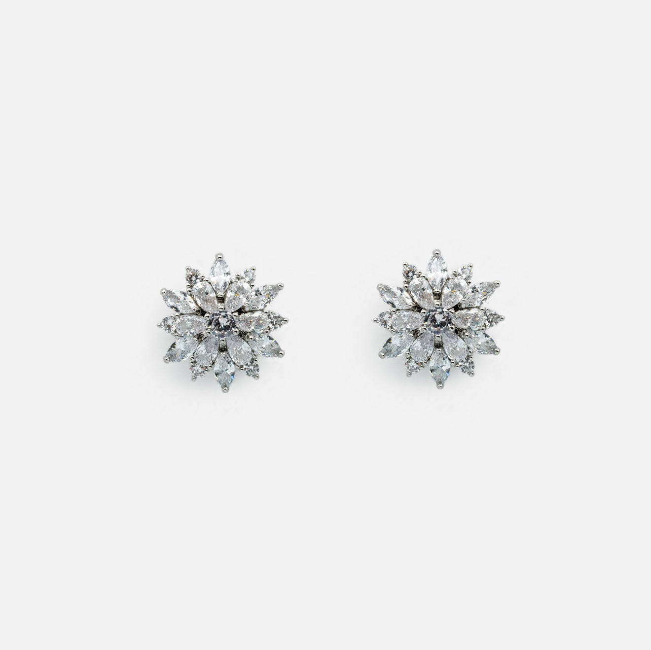 Fixed silvered flower earrings