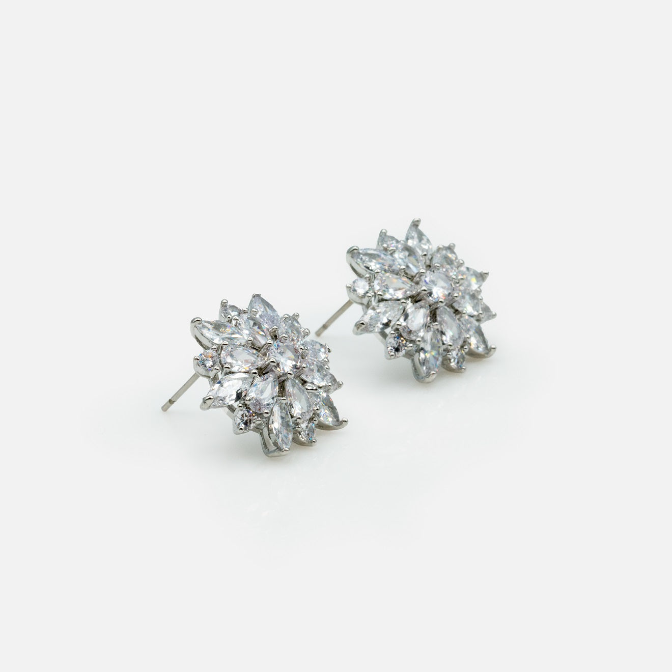 Fixed silvered flower earrings