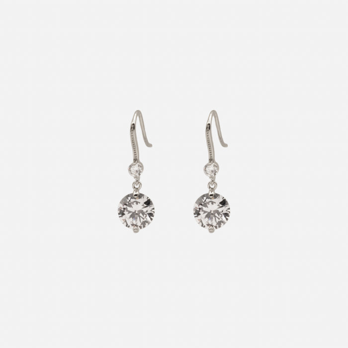 Boucles d'oreilles pendantes argentées avec zircons cubiques 9 mm