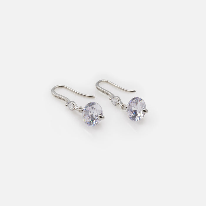 Boucles d'oreilles pendantes argentées avec zircons cubiques 9 mm
