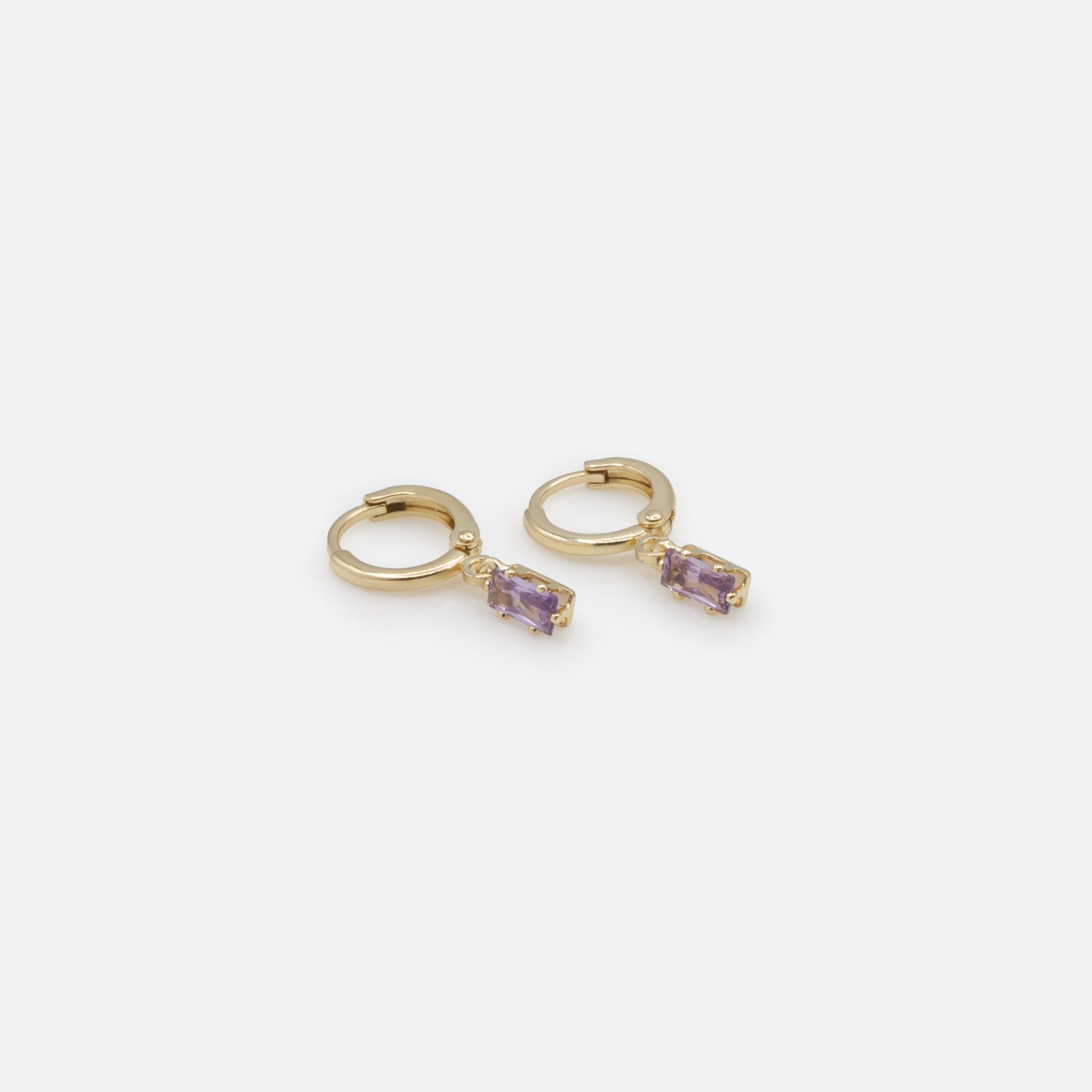 Duo of golden earrings with white stone and rings with purple stone charm