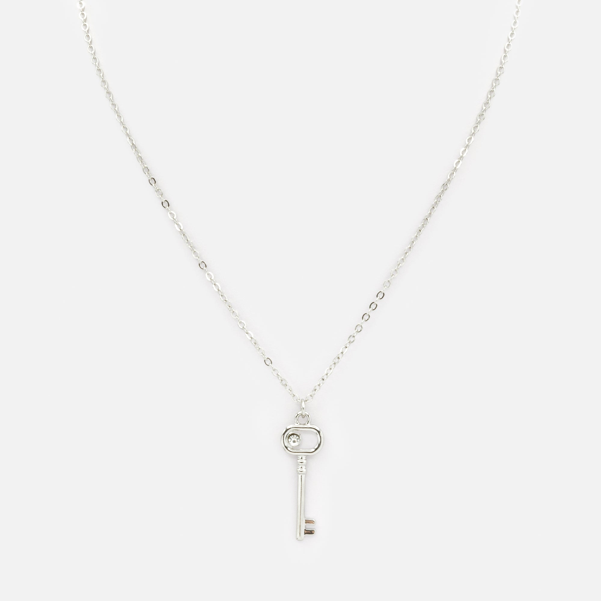 Collier argenté longue clé avec zircon cubique