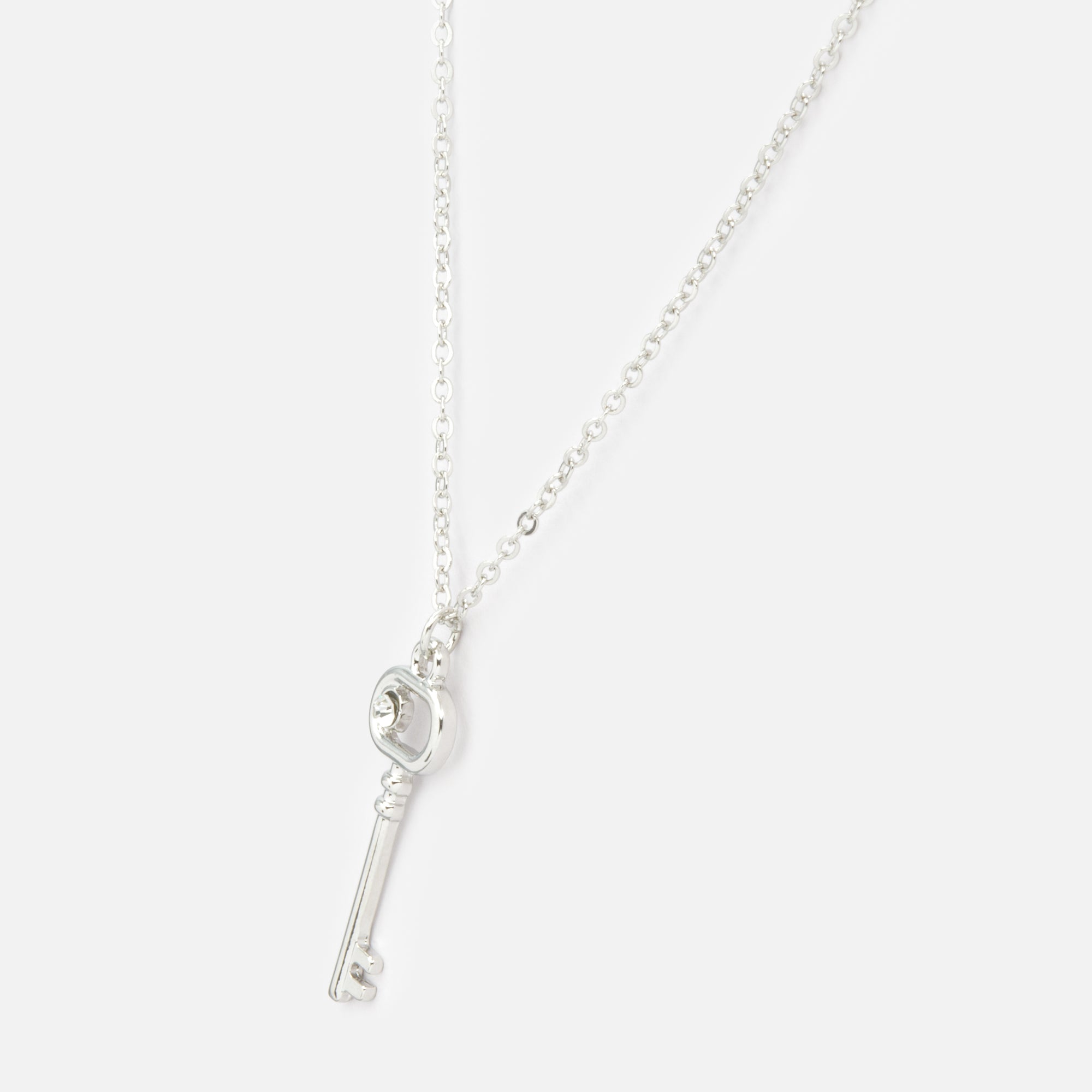 Collier argenté longue clé avec zircon cubique