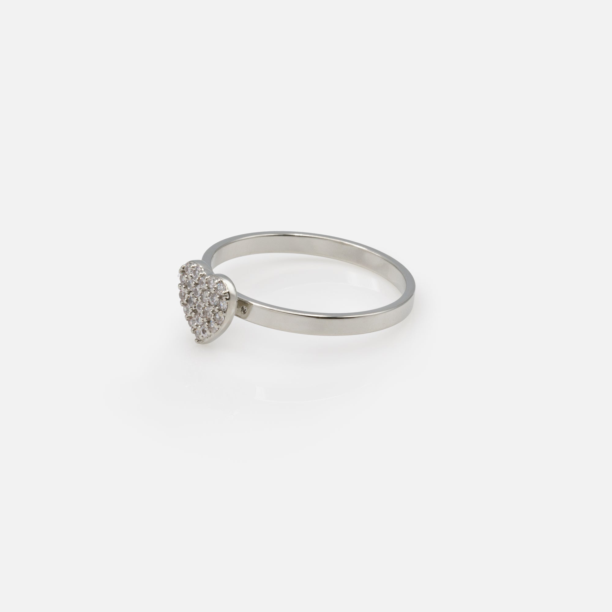 Silver ring with heart adorned with cubic zirconia