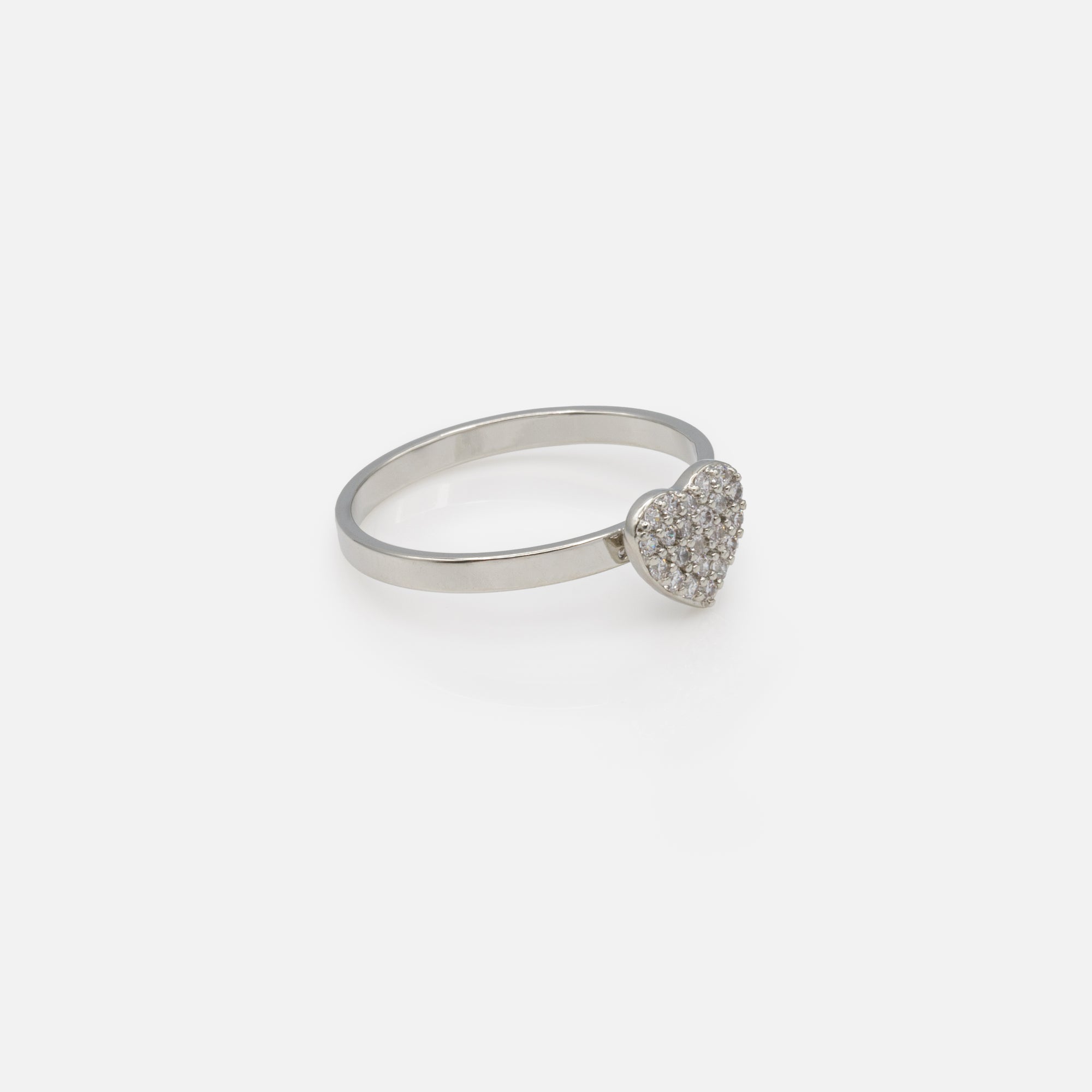 Silver ring with heart adorned with cubic zirconia