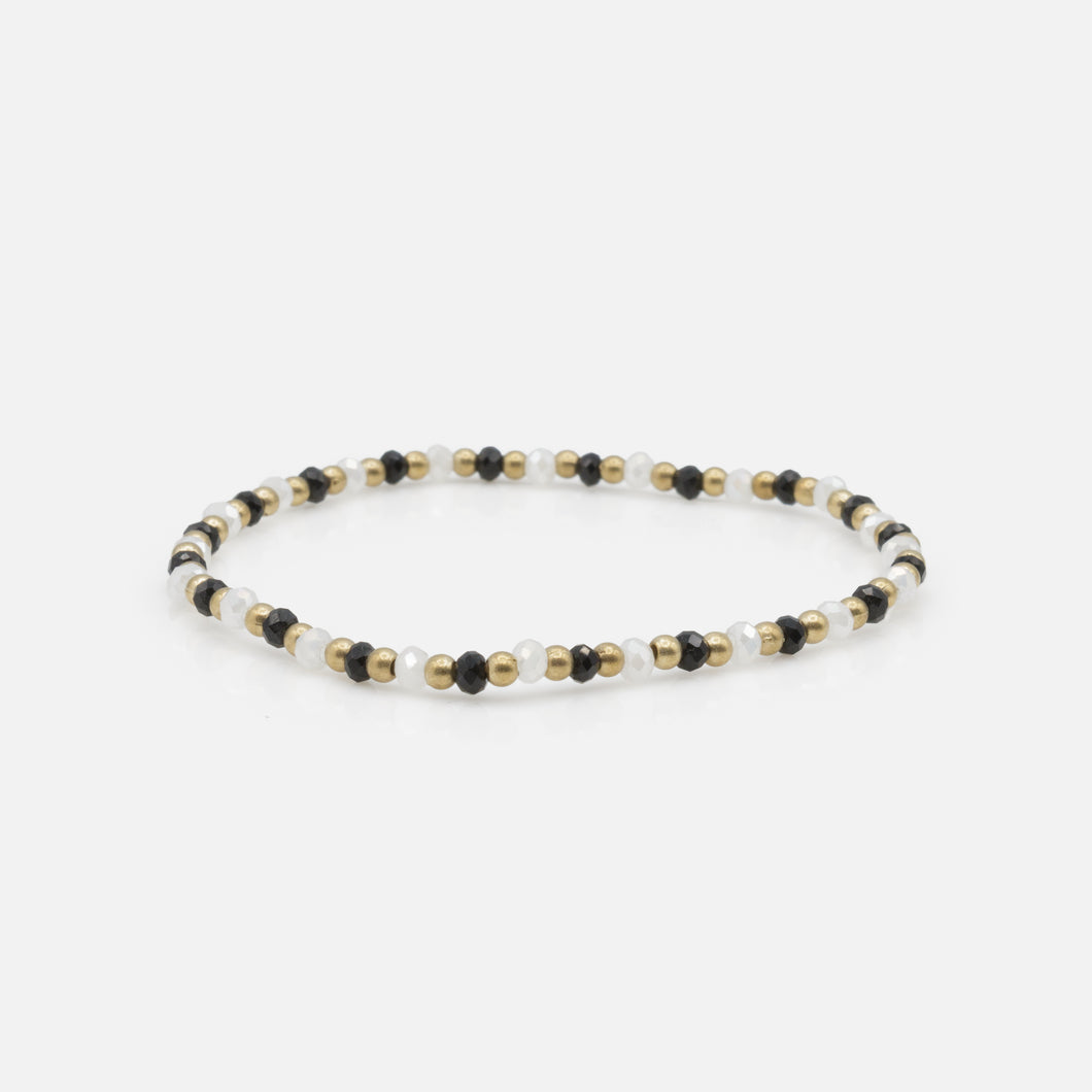 Elastic bracelet with small three-color beads
