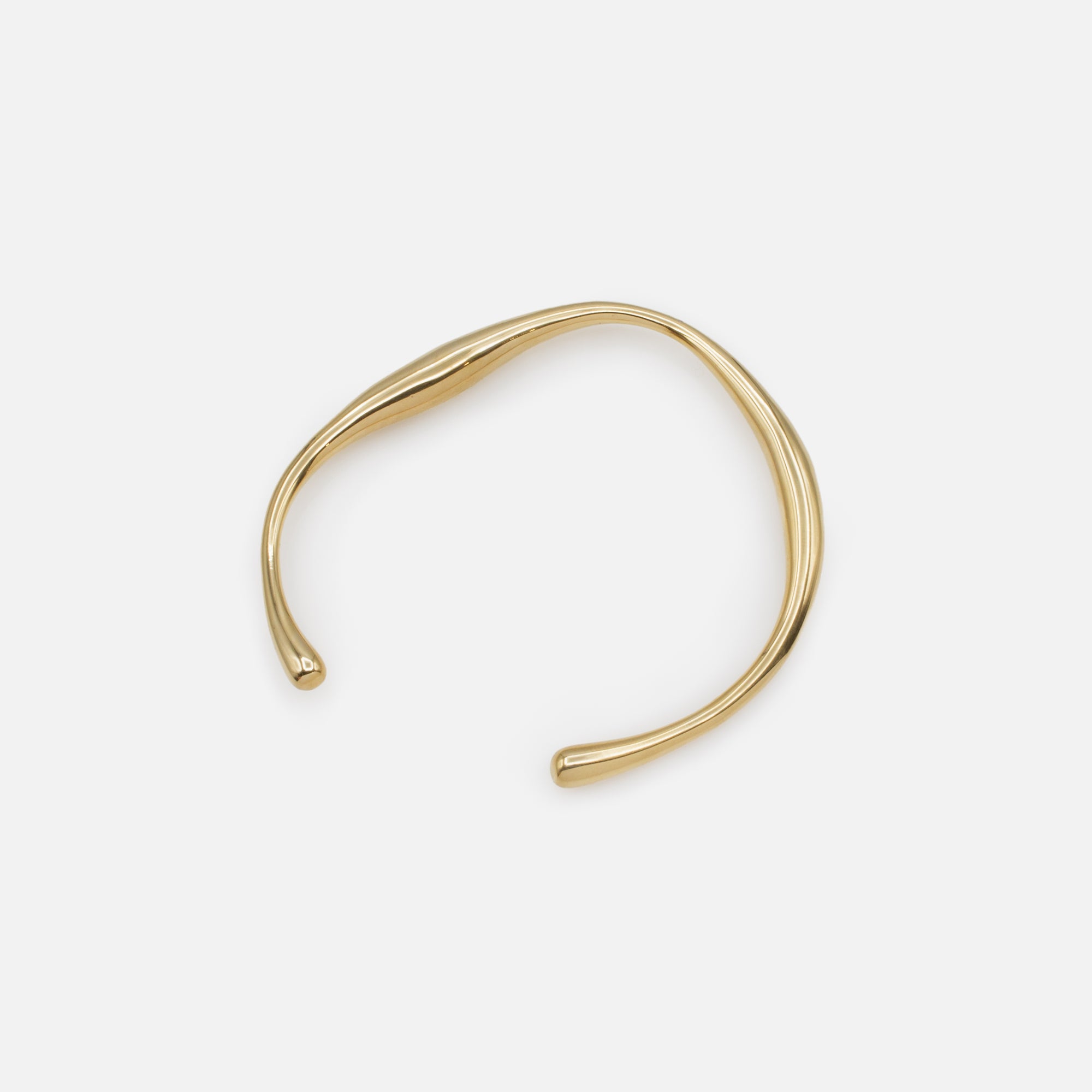 Rigid gold bracelet with irregular outline