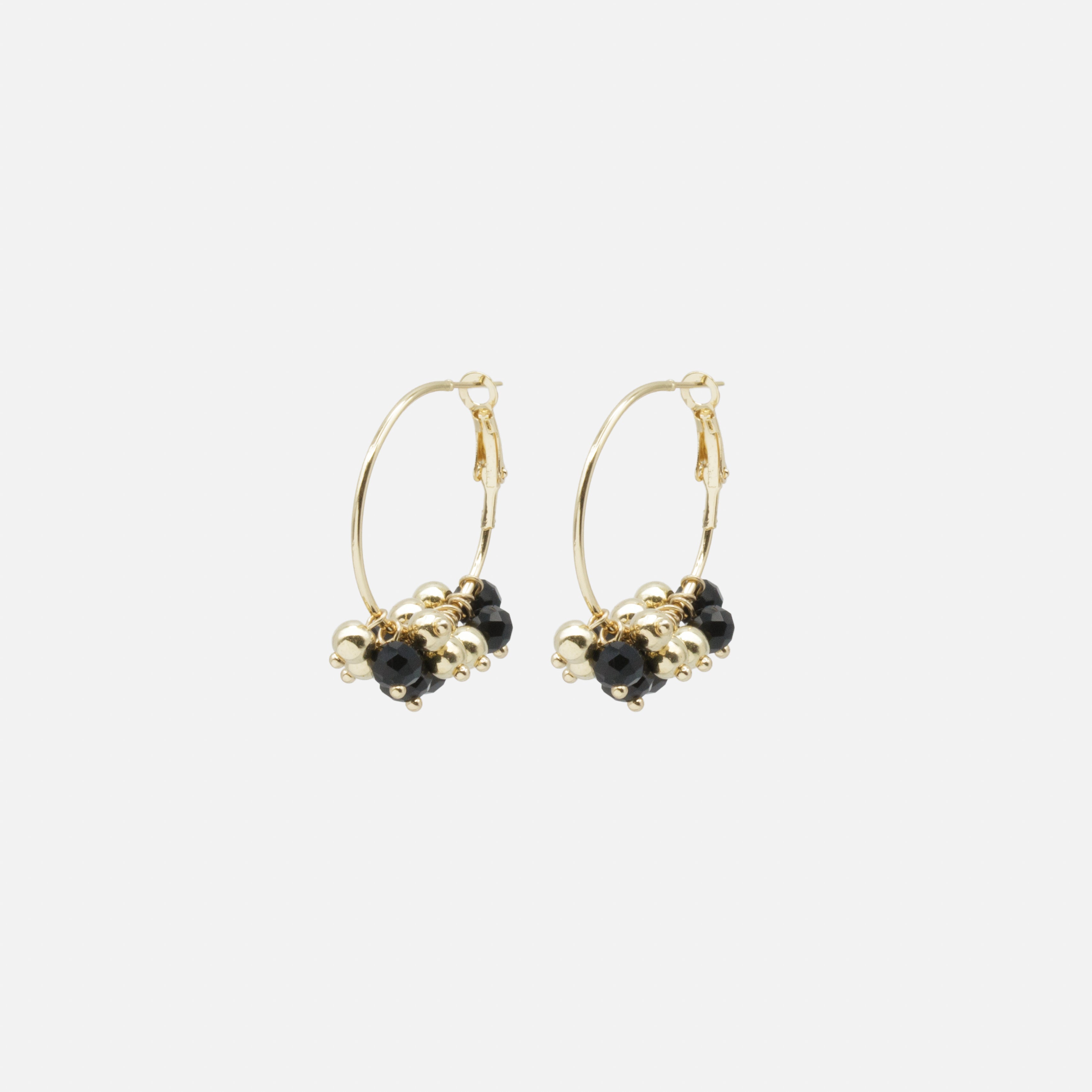 Boucles d'oreilles anneaux avec bouquet de billes noires et dorées