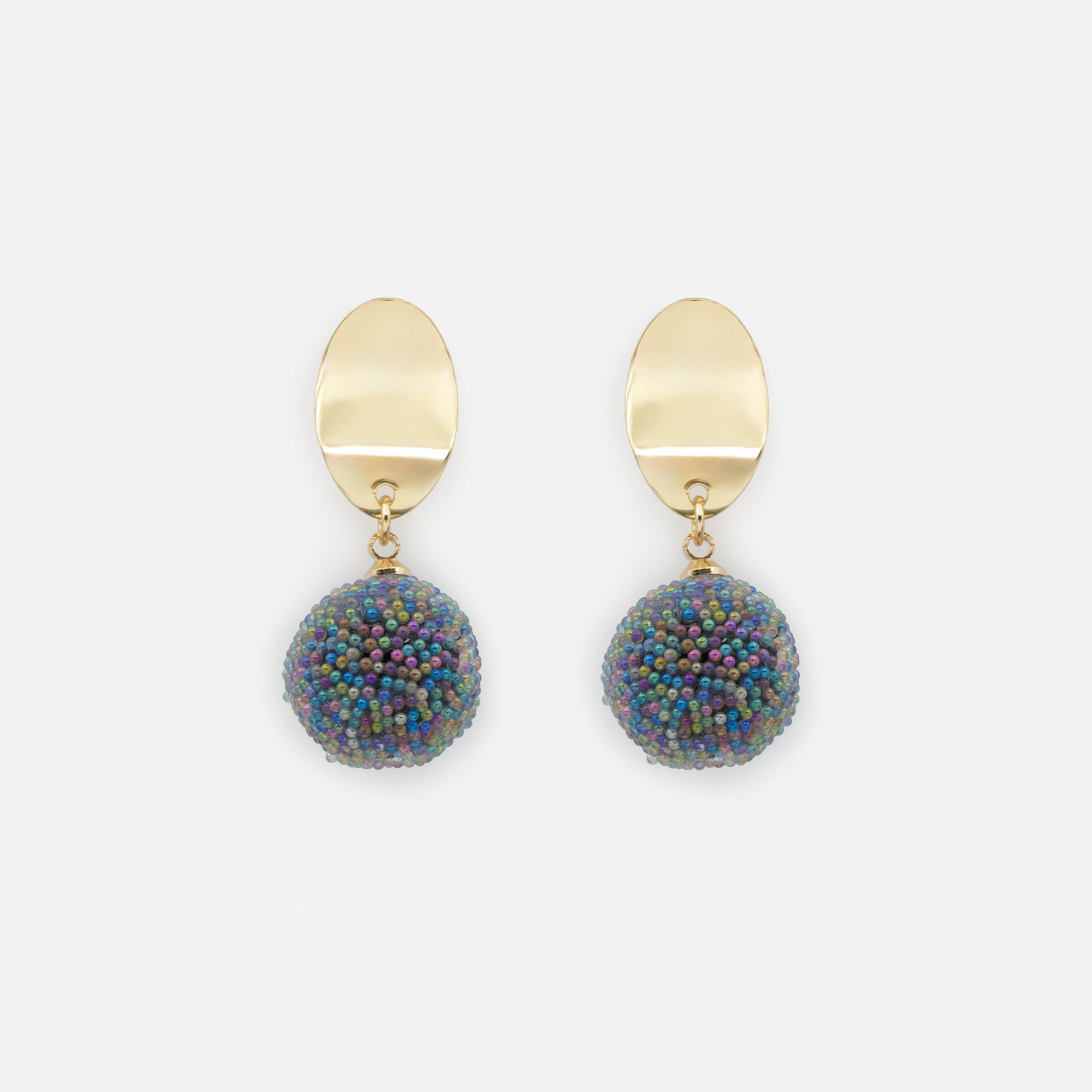 Boucles d'oreilles dorées avec sphère de billes irisées