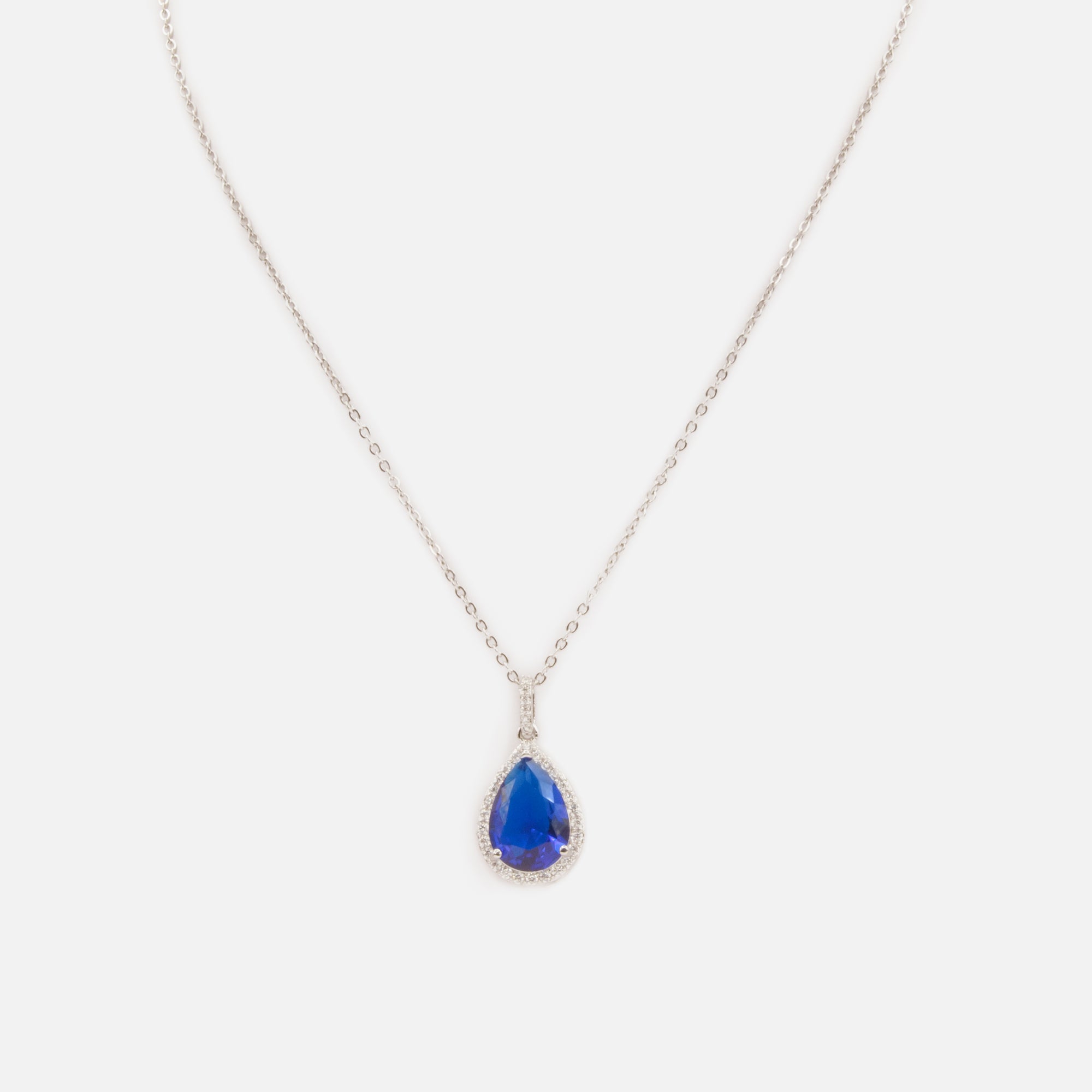 Collier argenté avec pierre bleue et zircons cubiques