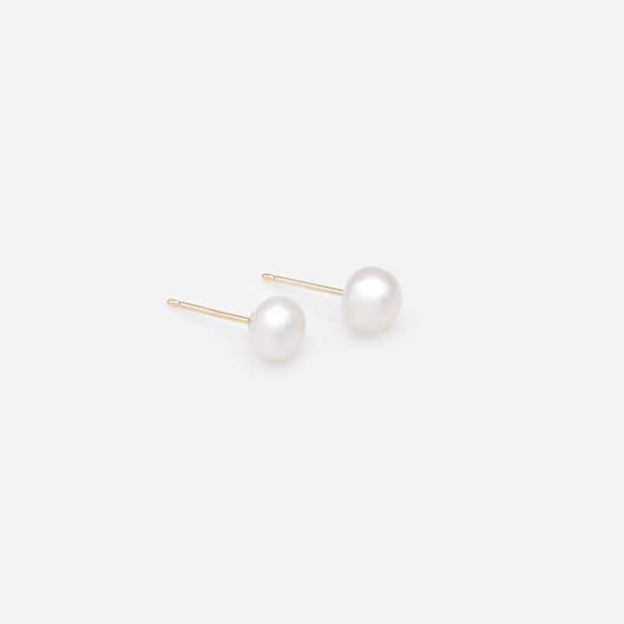Boucles d'oreilles perles d'eau douce 5,5 à 6 mm avec tige en or 14 carats