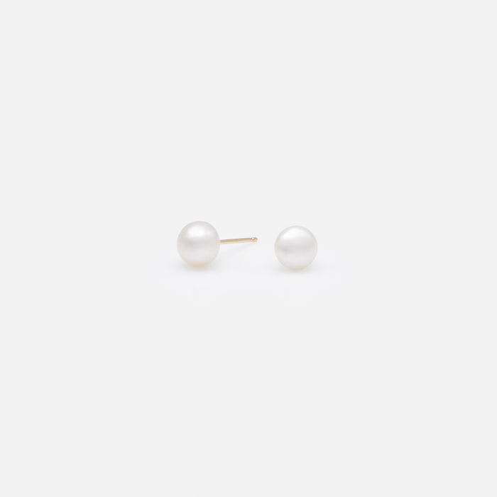 Boucles d'oreilles perles d'eau douce 5,5 à 6 mm avec tige en or 14 carats