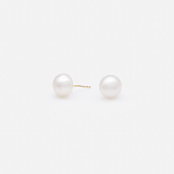 Load image into Gallery viewer, 7-7.5mm freshwater pearl earrings with 14k gold post
