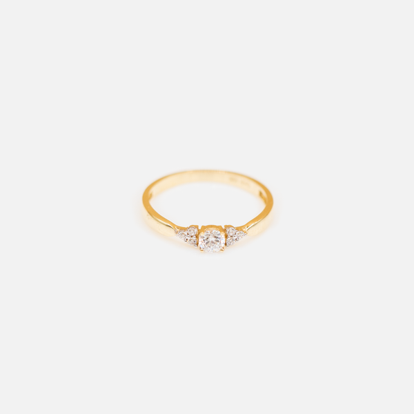 Load image into Gallery viewer, Ring in 10k yellow gold with sparkling stones
