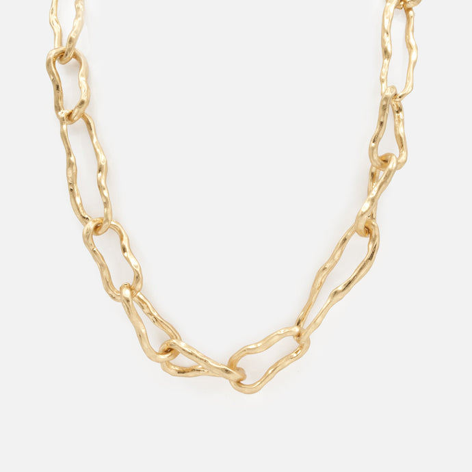 Gold chain with large twisted links