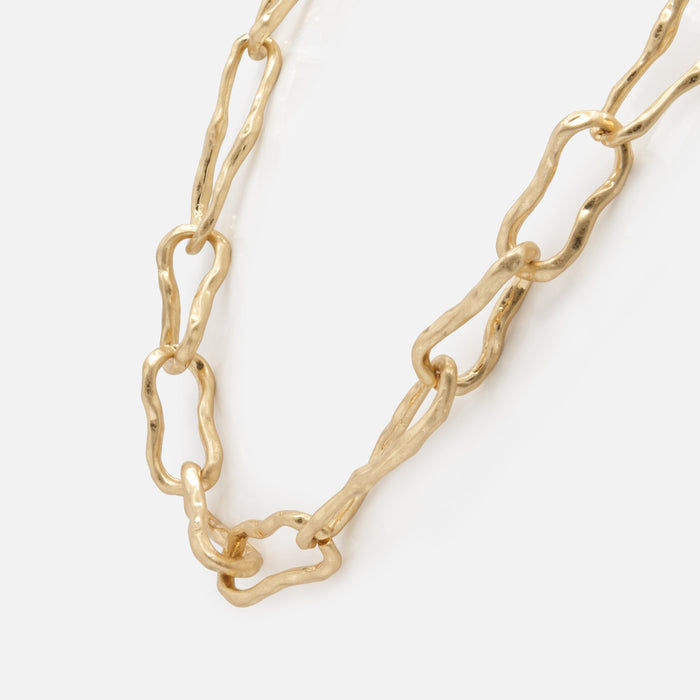 Gold chain with large twisted links