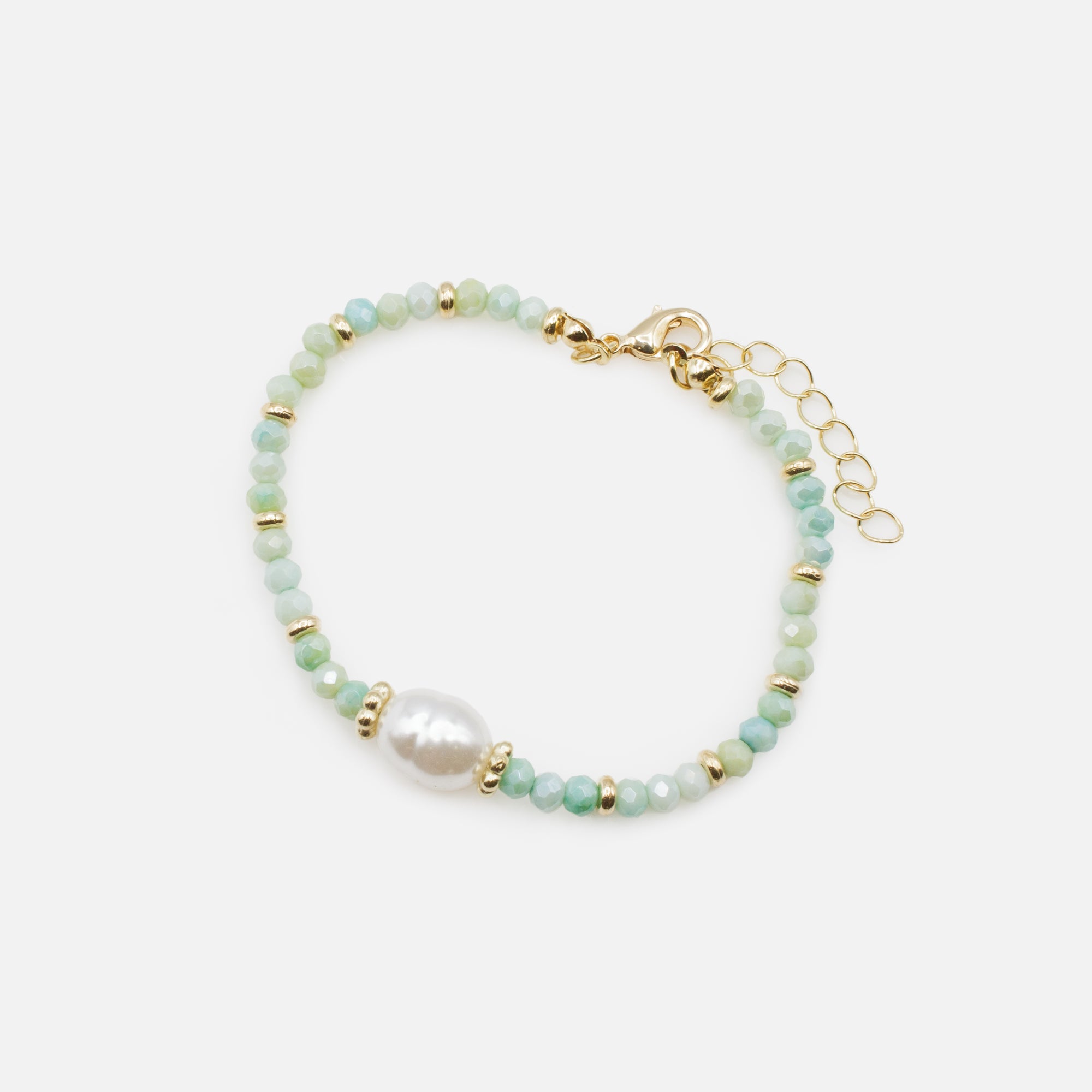 Bracelet doré avec billes vertes et perle