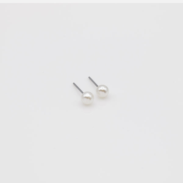 Load image into Gallery viewer, Trio of white butterfly earrings and gold rings
