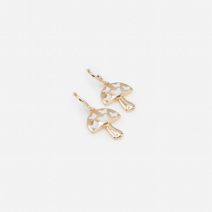 Boucles d'oreilles dorées breloque champignon avec papillons blancs