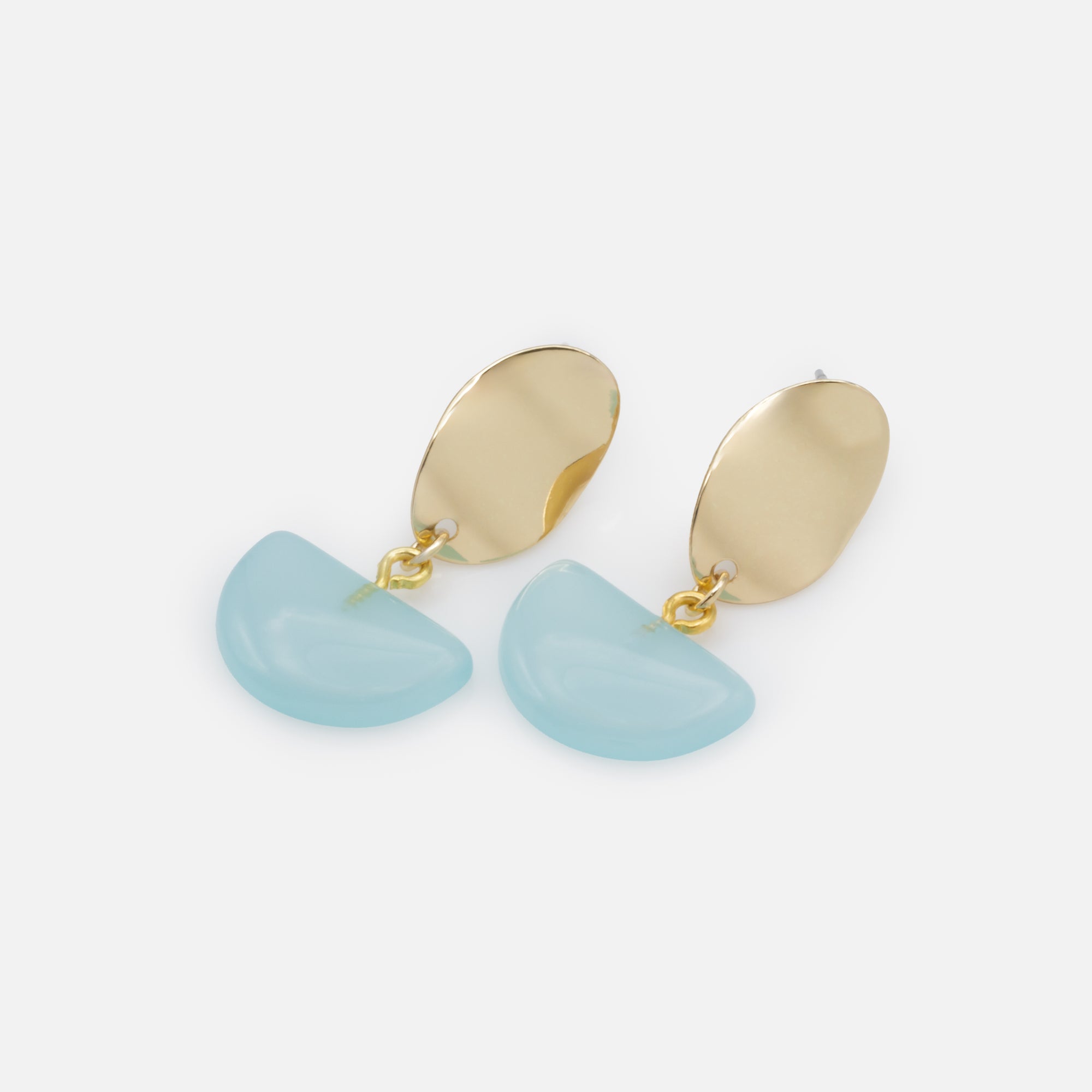 Boucles d'oreilles ovales dorées avec breloque turquoise translucide
