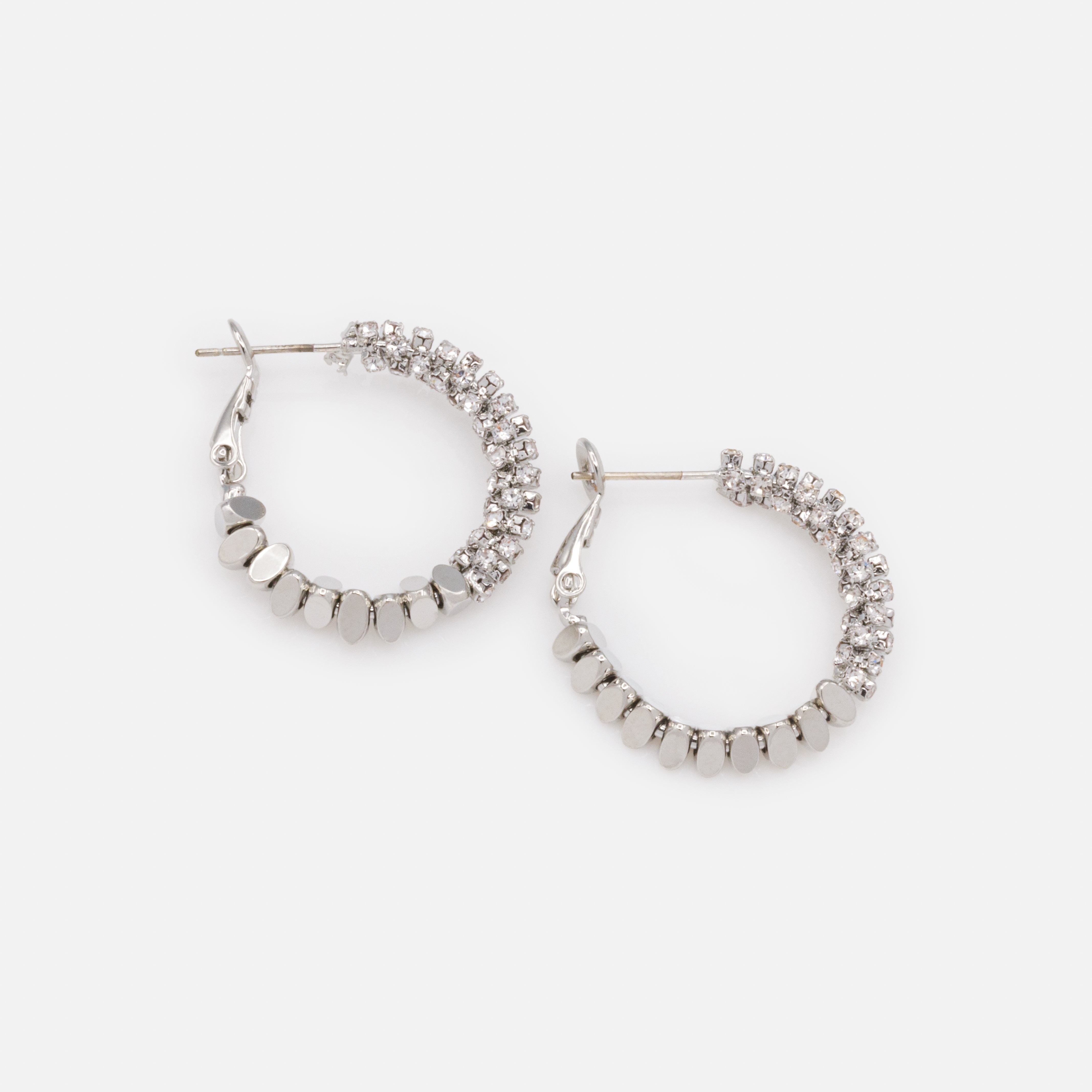 Boucles d'oreilles anneaux argentés billes triangulaires & zircons cubiques