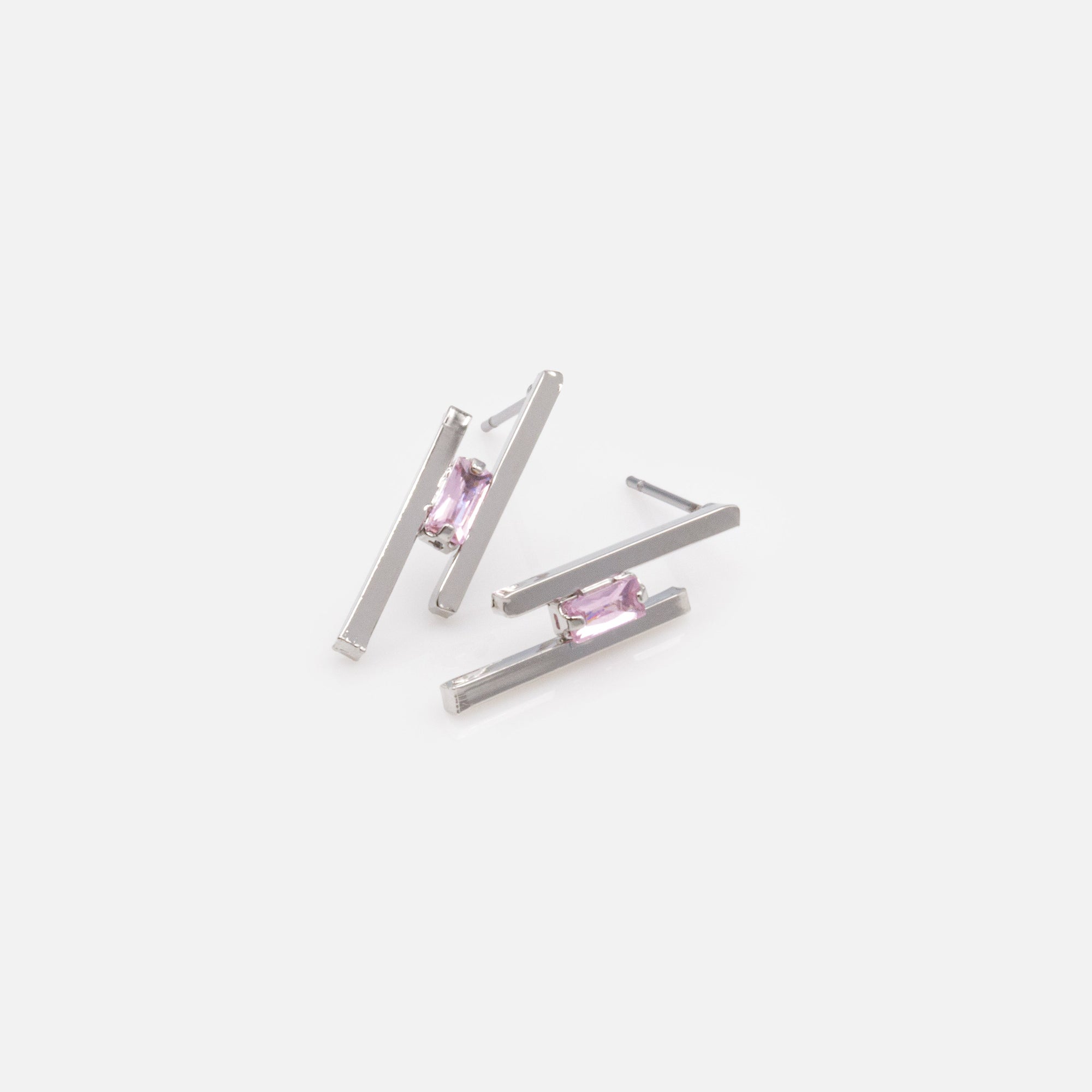 Boucles d'oreilles argentées barres parallèles avec pierre rose pâle