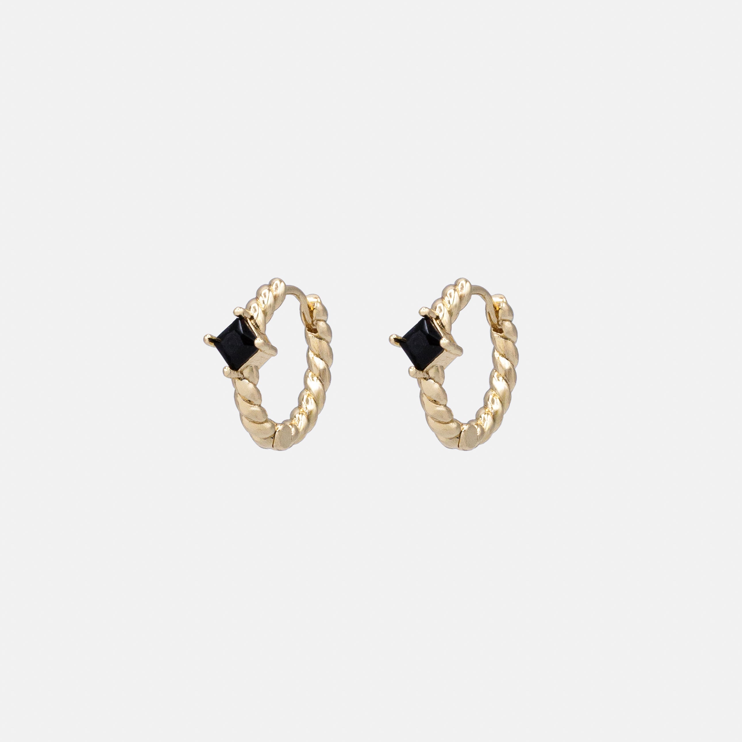 Boucles d'oreilles huggies dorées torsadées avec pierre noire