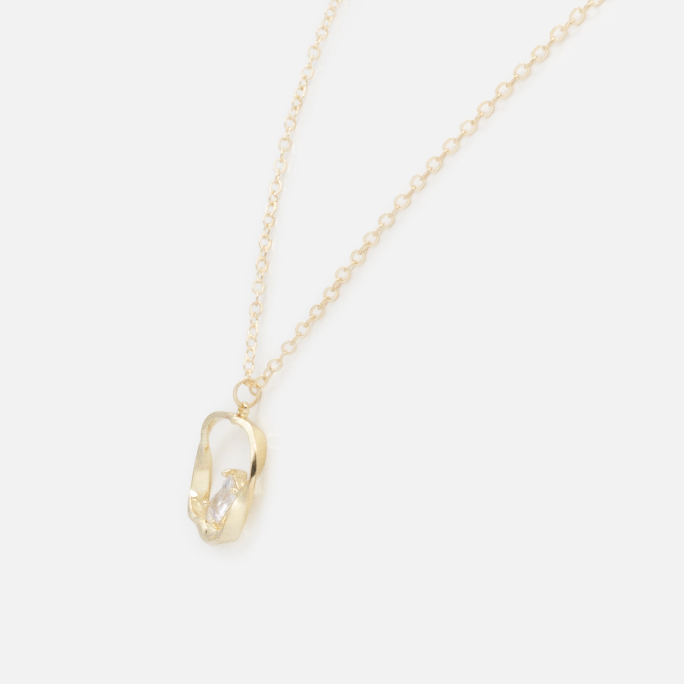 Collier doré breloque cercle torsadé avec pierre translucide