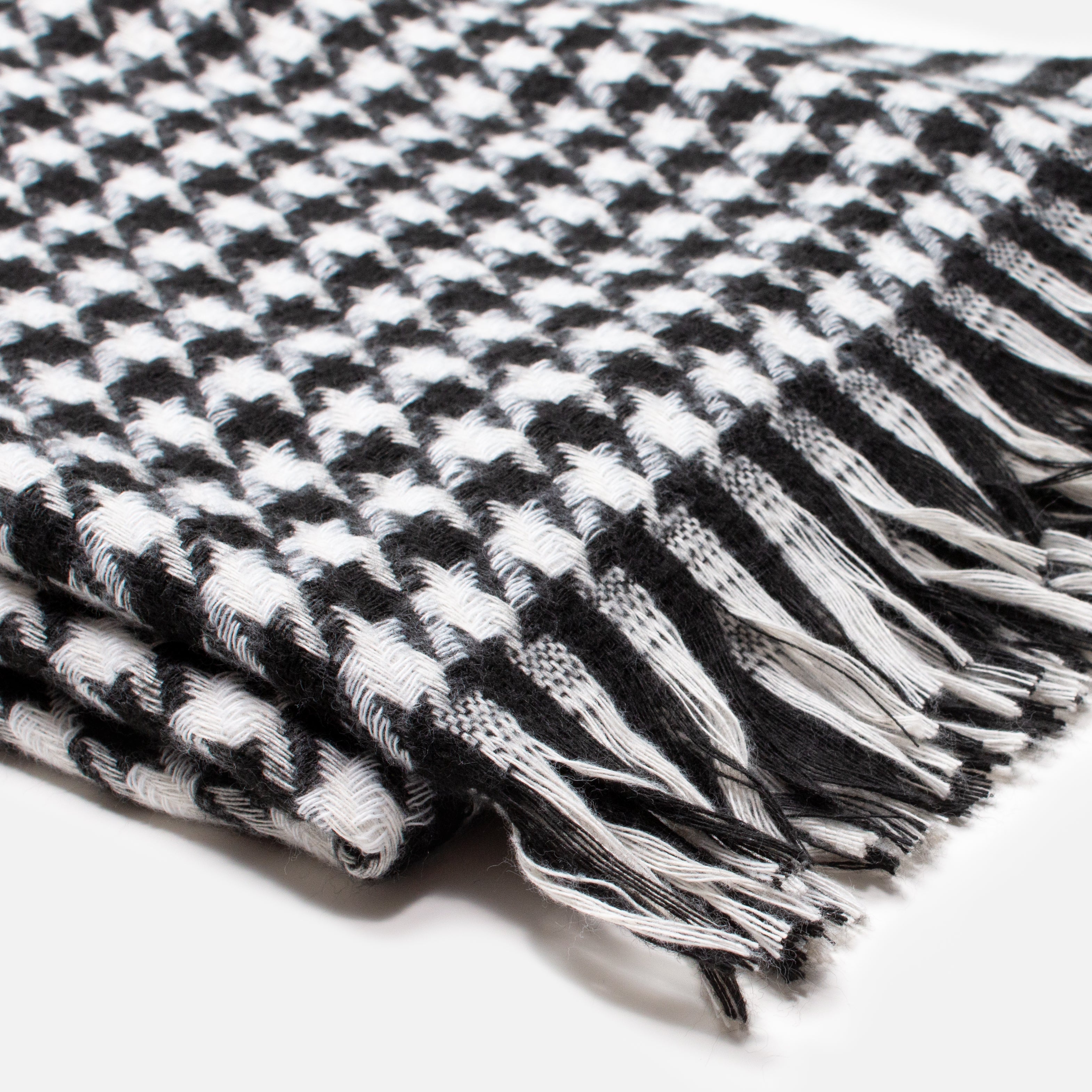 Foulard noir et blanc à motif pied-de-poule