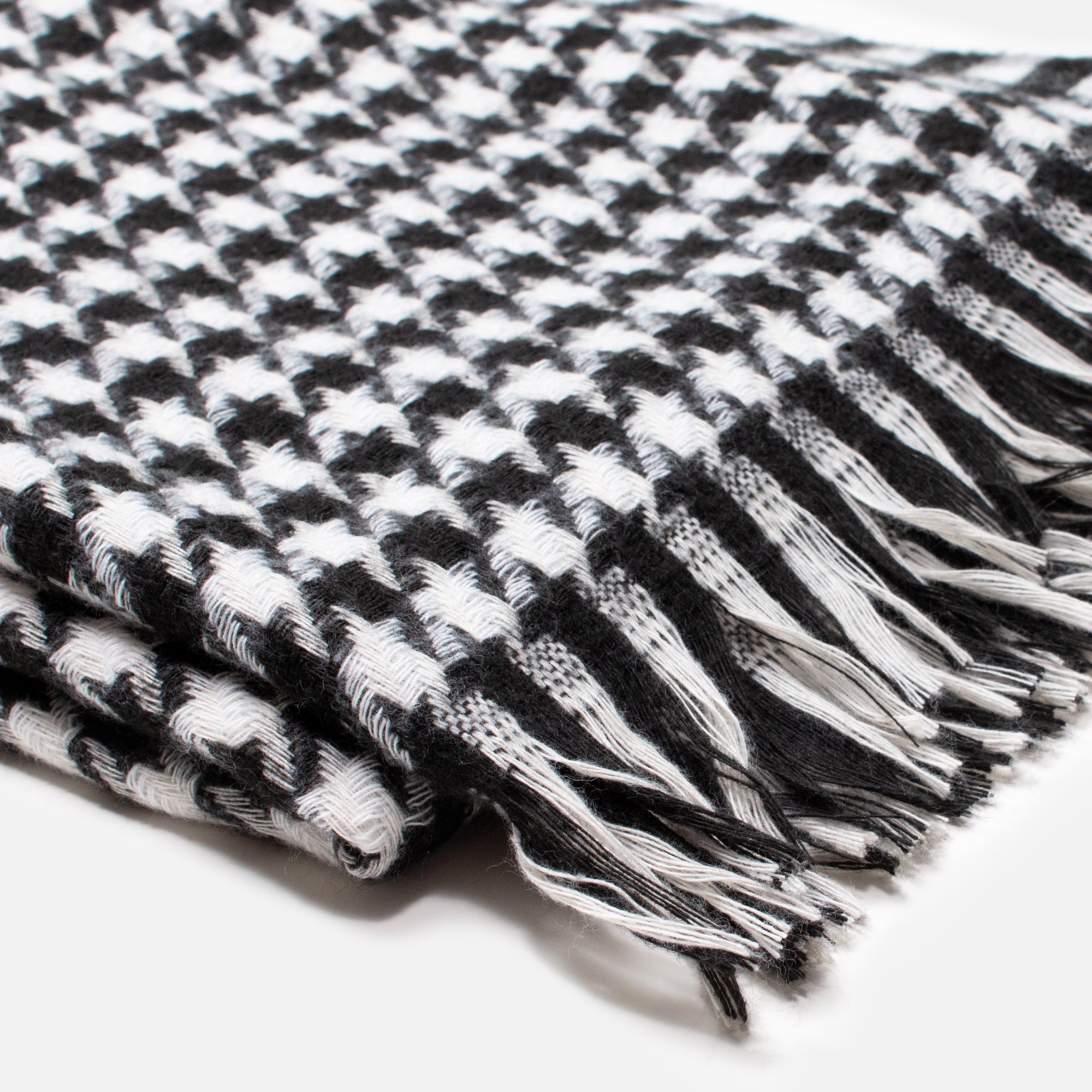 Black and white houndstooth scarf